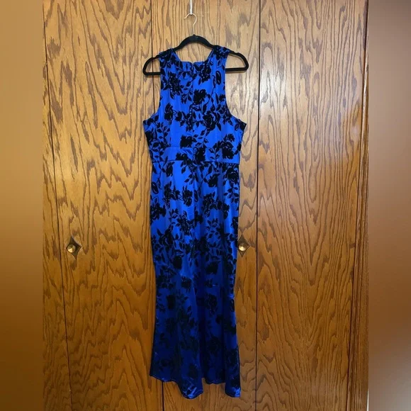 SLNY Size 16 Royal Blue Velvet Floral Maxi Gown Formal